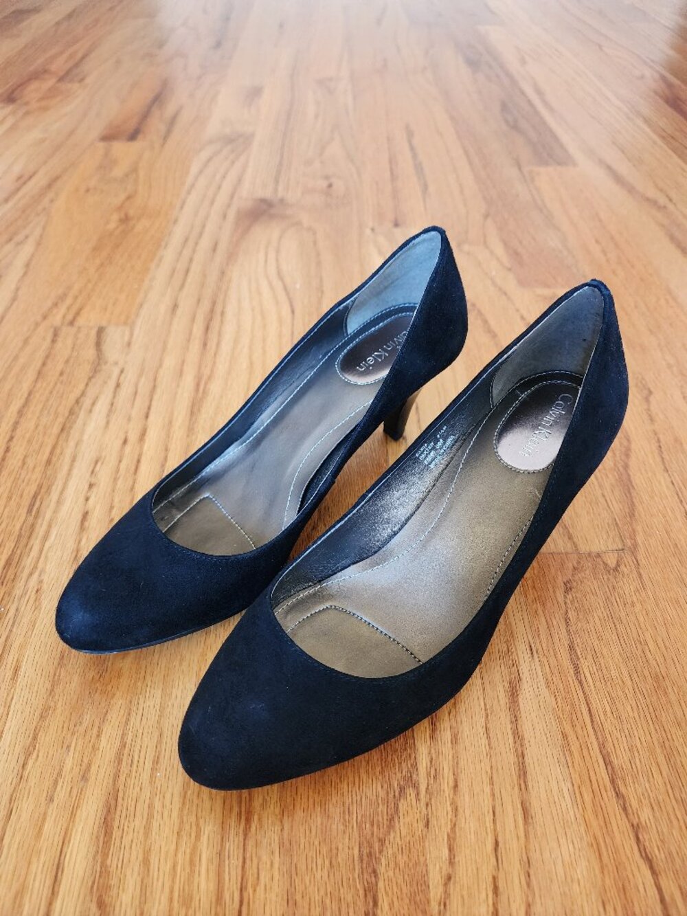 NEW Calvin Klein Paxter Black Suede Mid Heel Pumps - Size 8.5M (Fits like 7.5)